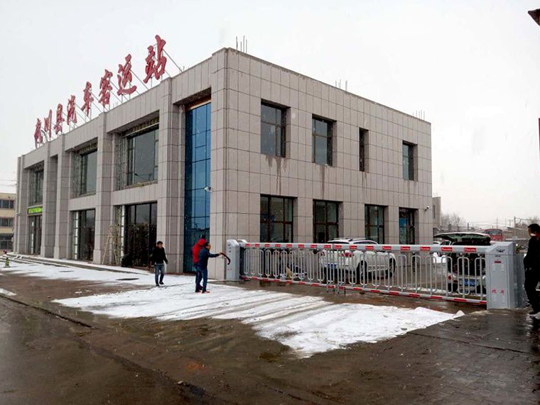 呼和浩特市平安利達運輸公司空降門.jpg